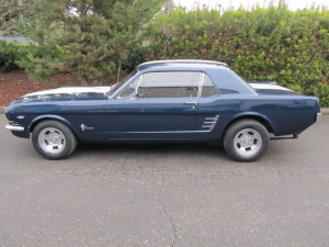 1966MustangBlue-WhiteCoupe014