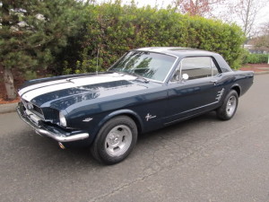 1966MustangBlue-WhiteCoupe015