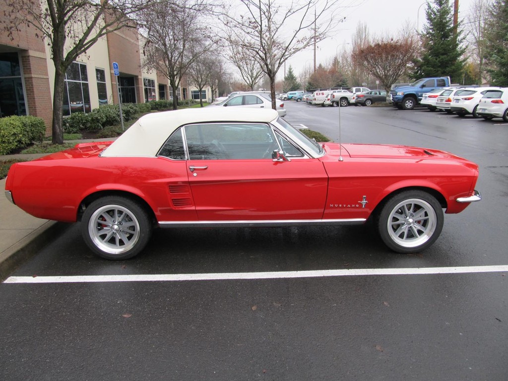 1967 Mustang Convertible Red White Top 01-min