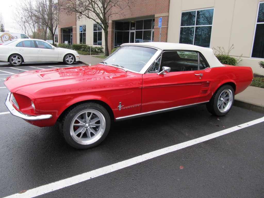 1967 Mustang Convertible Red White Top 05-min